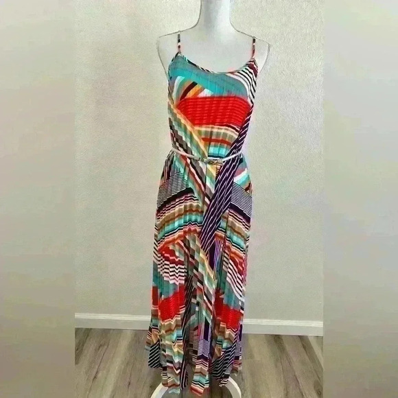 Skies are Blue Pleated Maxi Dress Size Medium - Picture 3 of 8